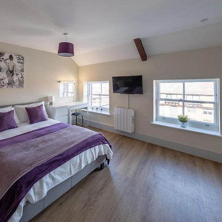 Isabella House - Hereford City Centre Aparthotel, By Rentmyhouse Bagian luar foto