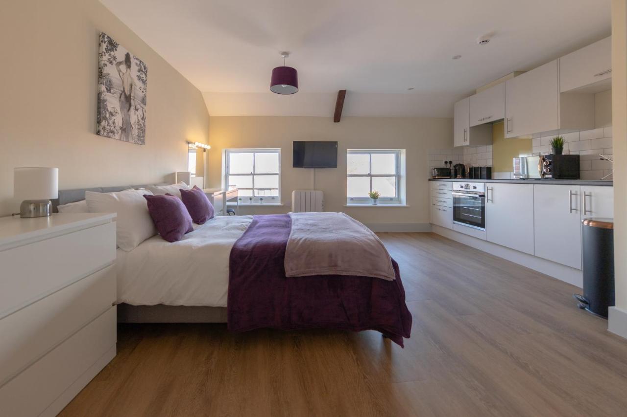 Isabella House - Hereford City Centre Aparthotel, By Rentmyhouse Bagian luar foto